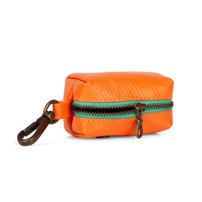 DOG-WITH-A-MISSION-POEPZAKJESHOUDER-BUDDY-orange-VOOR-DWAM-dog-poop-bags
