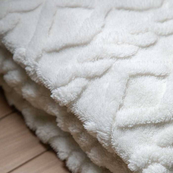 Textures Cable Knit Cream